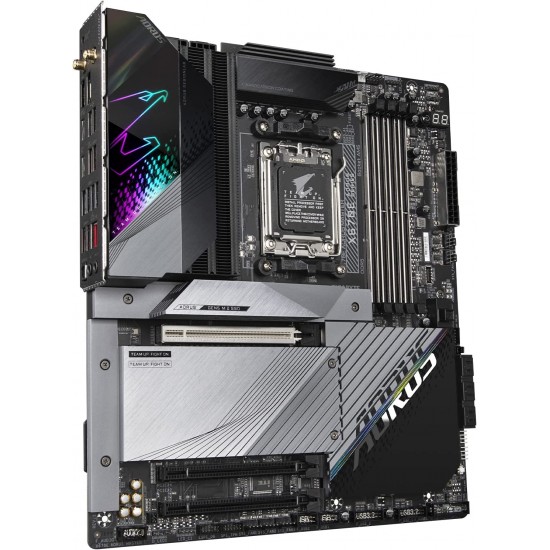 GIGABYTE X670E AORUS Master (AM5/ LGA 1718/ AMD X670E/ EATX/ DDR5/ Quad M.2, PCIe 5.0/ USB 3.2 Gen2X2 Type-C/Intel WiFi 6E/ Intel 2.5GbE LAN/Q-Flash Plus/Gaming Motherboard)